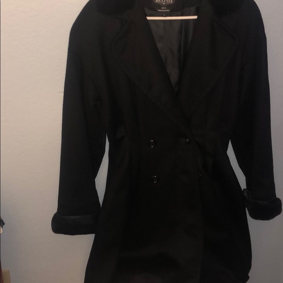 Woman’s coat - Picture 2 of 3